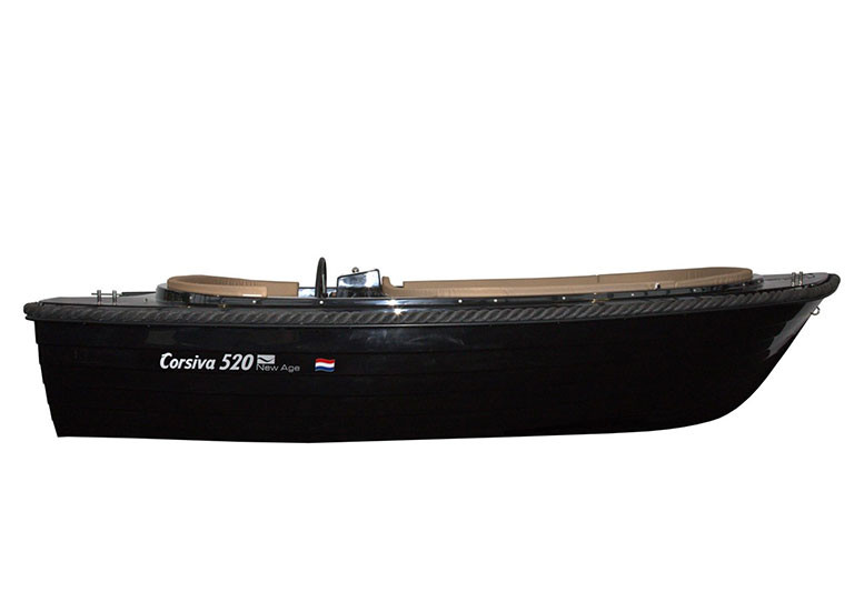 Corsiva 520 new age 1 boten en sloepen aanbod unique boat design (1)